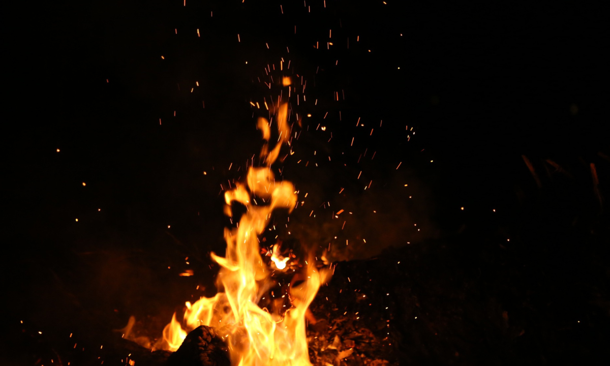 Explosión de boiler provoca incendio y quemaduras en una adolescente