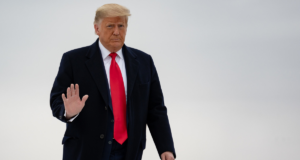 Trump deberá pagar casi USD 400.000 al NYT y a tres periodistas