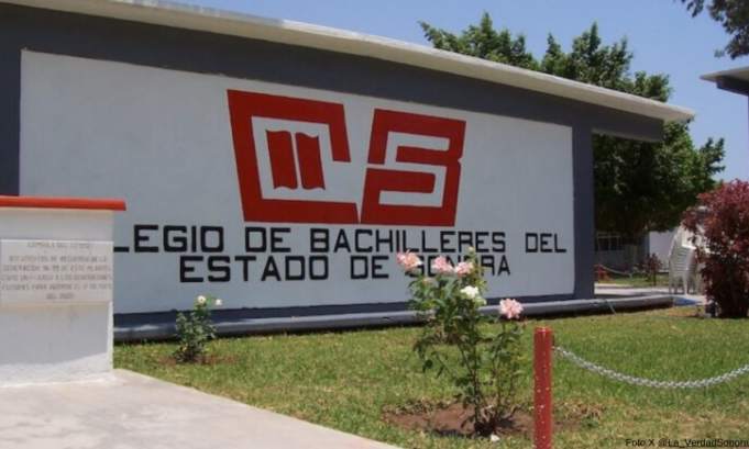 A través de redes sociales, alumnas del Colegio de Bachilleres (Cobach) de Sonora denunciaron la existencia de una red de acoso sexual, ante lo cual la Fiscalía General de Justicia abrió una carpeta de investigación. Mediante un vídeo que se difundió en internet, las estudiantes exhibieron casos donde algunos compañeros estudiantes participan en un chat digital en el que se habla de manera sexual y denigrante de las mujeres. La Fiscalía confirmó que se investiga la denuncia de las afectadas para deslindar responsabilidades, mientras que la institución educativa hizo lo propio, prometiendo que aplicará el reglamento vigente a los alumnos que participan en el supuesto chat. En la red X, las denunciantes colocaron un hilo con las capturas de pantalla donde se muestran los comentarios obscenos de supuestos alumnos del Cobach que motivaron las quejas de las alumnas. https://twitter.com/elmitoteromx/status/1758926567978188892 Hasta ahora no hay un número determinado de mujeres afectadas directamente por las acciones denunciadas a través de las redes sociales y tampoco hay denuncias particulares ante la Fiscalía. A través de un comunicado oficial, la Fiscalía de Sonora invitó a las personas que hayan sufrido alguna clase de abuso o acoso a que presenten la denuncia formal y detalló que el caso está en proceso de investigación con datos recabados del Informe Policial Homologado (IPH) y en base a lo publicado en redes sociales. El viernes por la noche, elementos de la Secretaría de Seguridad Pública acudieron al plantel Nuevo Hermosillo, pues se tenía información de que un grupo de alumnas intentaría enfrentar a los acosadores. Por otra parte, las autoridades del Cobach informaron que ante la denuncia de acoso sexual realizada por alumnas, la institución actuará conforme a su reglamento e investigará el caso. Autoridades disciplinarias del Cobach se reunieron el sábado para dar seguimiento a la denuncia pública. Los directivos de la institución aseguraron que no hay fotografías de las estudiantes circulando en el chat, solo capturas de pantalla de las conversaciones de los integrantes de este. Los representantes del Cobach aseguraron que no permitirán que se ponga en riesgo la integridad del alumnado y reiteró el llamado a estudiantes, padres y madres de familia, así como tutores, a interponer las denuncias formales ante las autoridades correspondientes. Los padres de las jóvenes ofendidas fueron atendidos por Orientación Educativa del plantel, con quienes se comentó que se sancionaría a los responsables, de acuerdo a la versión de la Institución. El Cobach informó que se brindan pláticas de seguimiento con todos los implicados y se les ofrece orientación y como parte de las acciones de prevención, pues todos los planteles cuentan con un protocolo de acción establecido para este tipo de situaciones, como parte de una política de cero tolerancia a la violencia sexual.