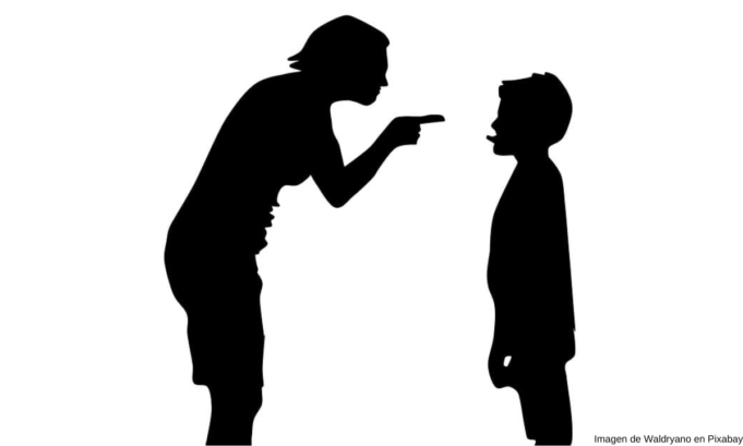 Niño de 7 años es atropellado por su madre después de ser castigado con caminar desde la escuela"