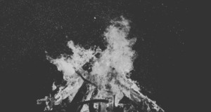 Hombre ebrio cae en fogata, sufrió quemaduras de primer y segundo grado