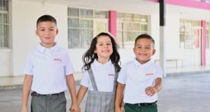Gobernador Durazo inicia entrega de uniformes gratuitos a partir del 20 de mayo