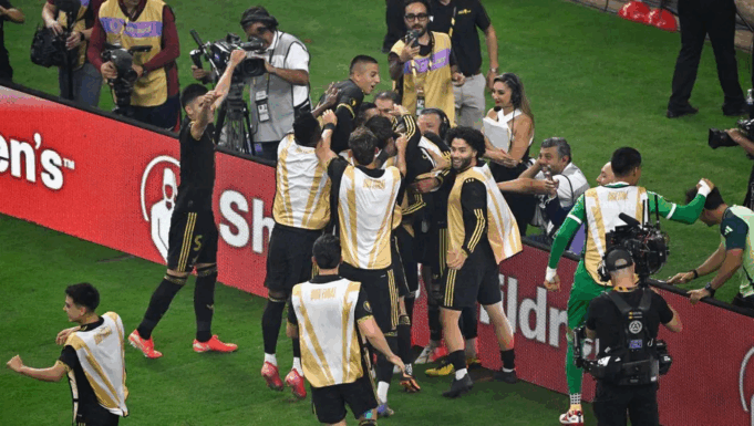 México, bicampeón de la Copa Oro tras remontar a Estados Unidos