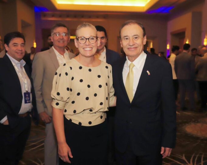 Inauguran Gobernador Durazo y Gobernadora Hobbs cumbre Sonora-Estados Unidos, Arizona-México en Phoenix