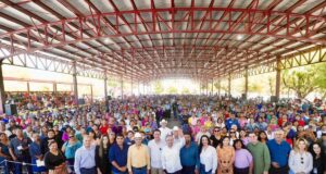 Cumple Gobernador Durazo a población del sur con becas a estudiantes y apoyos para familias vulnerables