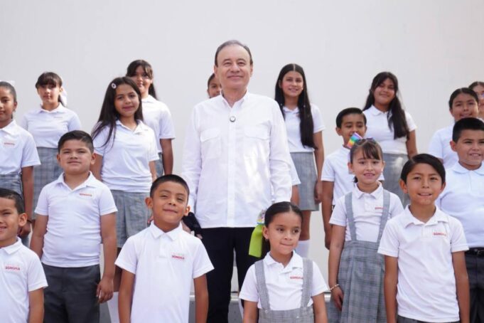 Compromiso cumplido: Gobernador Durazo avanza con entrega de uniformes gratuitos en 67 municipios