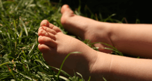 Muere bebé de casi 2 añitos tras ser atropellado cuando jugaba futbol en la calle