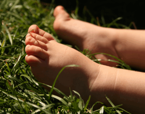 Muere bebé de casi 2 añitos tras ser atropellado cuando jugaba futbol en la calle