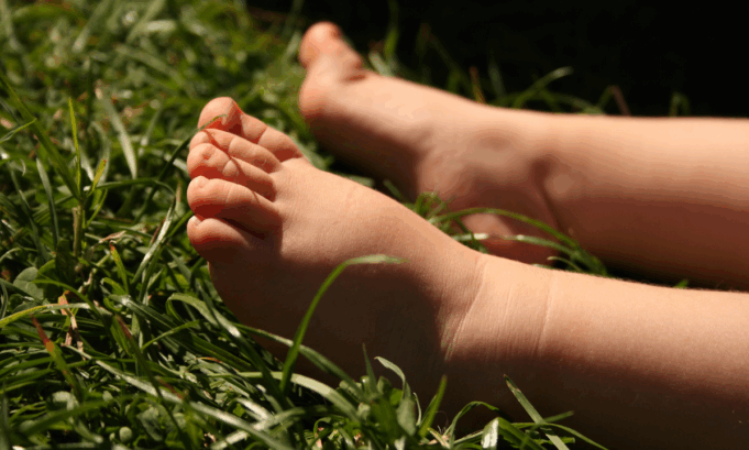 Muere bebé de casi 2 añitos tras ser atropellado cuando jugaba futbol en la calle