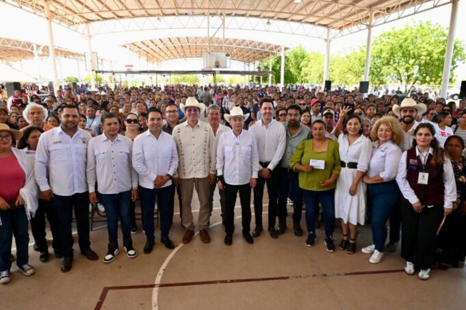 Gobernador Durazo cumple a más de 2 mil 600 familias del sur con entrega de tarjetas para fortalecer su economía