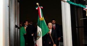 Con patriotismo, orgullo y celebración, Gobernador Durazo encabeza ceremonia de 215 Aniversario del Grito de Independencia