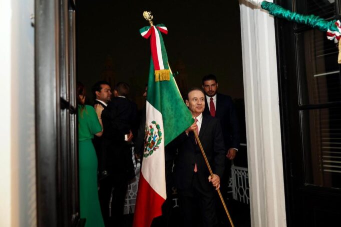 Con patriotismo, orgullo y celebración, Gobernador Durazo encabeza ceremonia de 215 Aniversario del Grito de Independencia