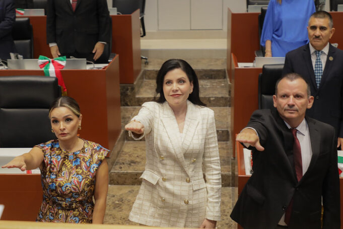 Rinden protesta personas juzgadoras ante el Congreso de Sonora