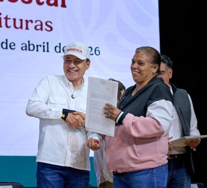 Gobernador Durazo y Sedatu entregan escrituras y fortalecen certeza patrimonial en Sonora