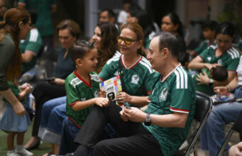 Acompañado de jóvenes sonorenses, Gobernador Durazo vive la emoción del debut de México en la Copa Mundial de la FIFA 2026 Acompañado de jóvenes sonorenses, Gobernador Durazo vive la emoción del debut de México en la Copa Mundial de la FIFA 2026