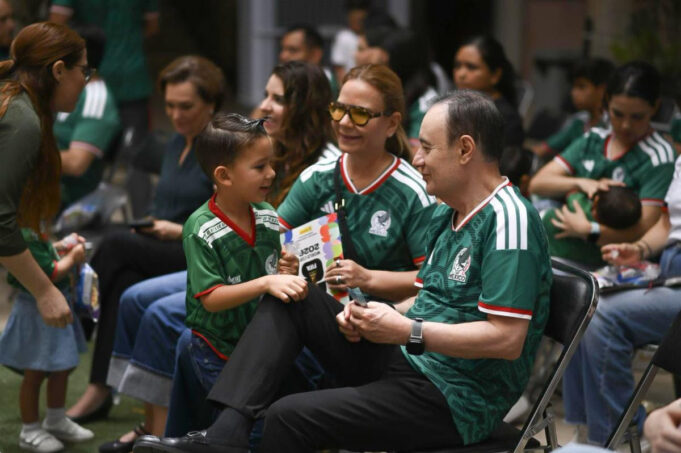 Acompañado de jóvenes sonorenses, Gobernador Durazo vive la emoción del debut de México en la Copa Mundial de la FIFA 2026 Acompañado de jóvenes sonorenses, Gobernador Durazo vive la emoción del debut de México en la Copa Mundial de la FIFA 2026