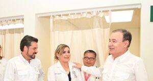 Gobernador Durazo impulsa capacitación a médicos con mil becas para fortalecer atención a la salud