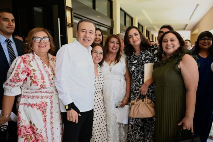 maestras y maestros Gobernador Durazo reconoce vocación transformadora de las maestras y maestros en su día