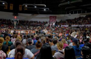 Gobernador Durazo fortalece economía de 16 mil familias con tarjetas de oportunidades del Bienestar Gobernador Durazo fortalece economía de 16 mil familias con tarjetas de oportunidades del Bienestar