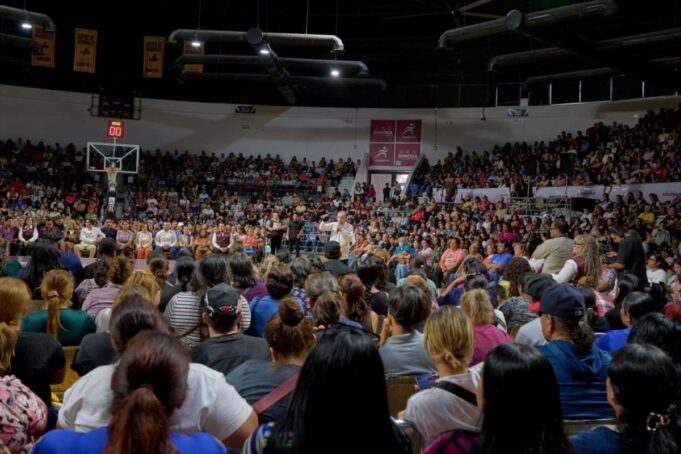 Gobernador Durazo fortalece economía de 16 mil familias con tarjetas de oportunidades del Bienestar